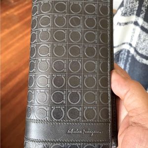 Mens Ferragamo wallet. Never really used it. Just sat in a drawer.